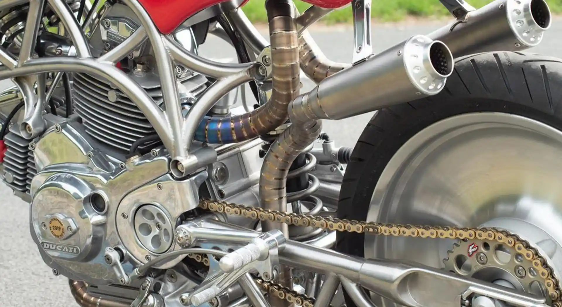 Rangkanya Unik dengan Body Ramping! Ducati Monster 600 Lawas ini Dimodifikasi