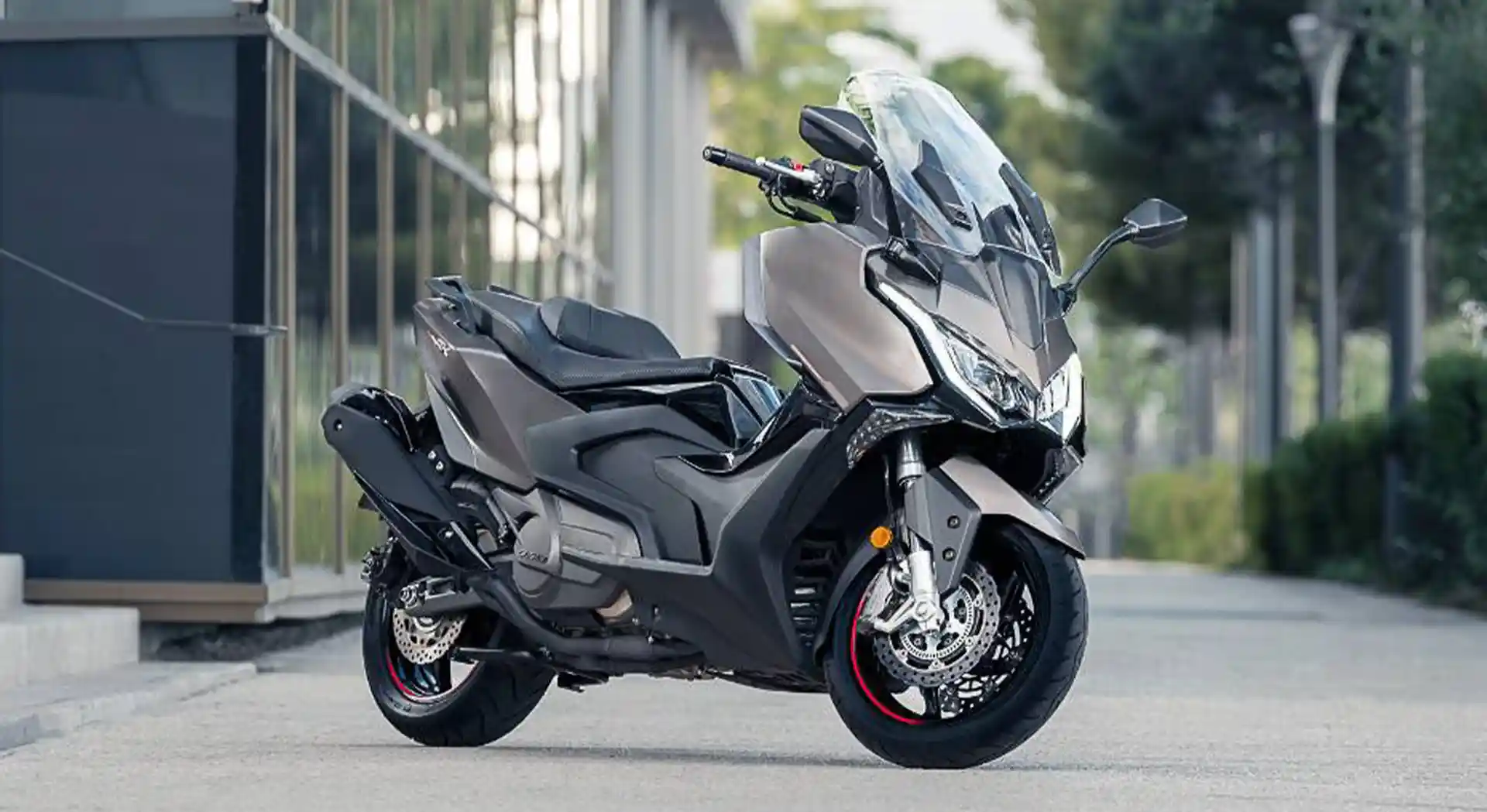 Kymco Resmi Meluncurkan Skutik Bongsor AK550 Premium dengan Harga Rp 217 Jutaan