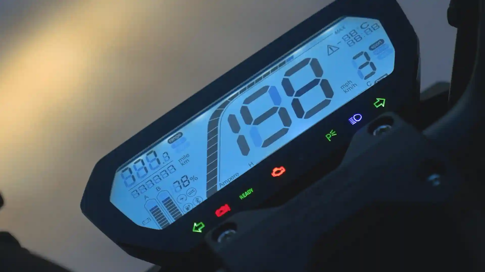 VMoto Luncurkan TS Street Hunter yang Bergaya Motor Listrik Naked