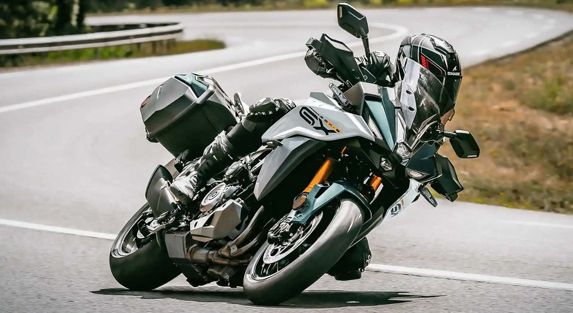 Versi Siap Touring, Suzuki Rilis GSX-S1000GX+ Lengkap dengan Box Penyimpanan