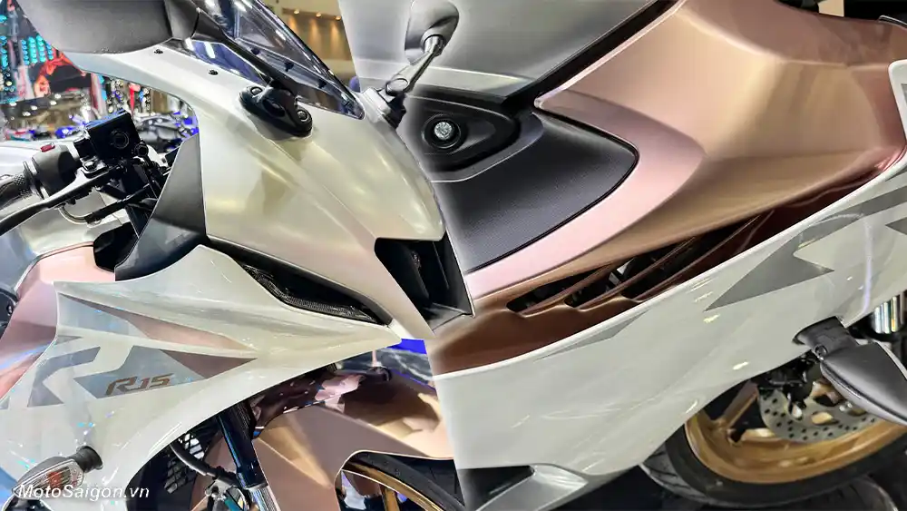 Tampil Mewah! Yamaha R15 2025 Gold Rose Warnanya Cantik Harga Segini