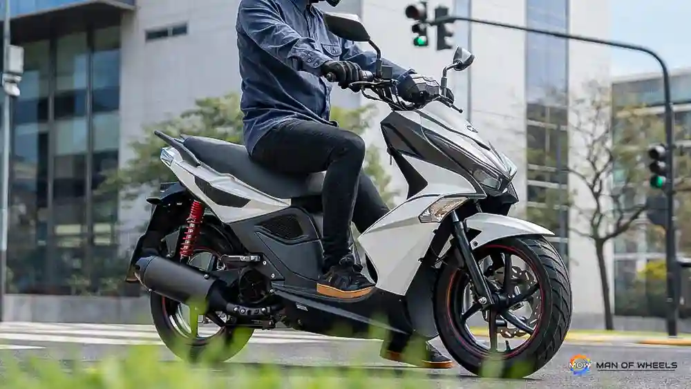 Muka Mirip Aerox Old! Kymco Super 8 150 CBS Skutik Sporty Nyaman Dipakai Harian, Jadi Lawan Vario