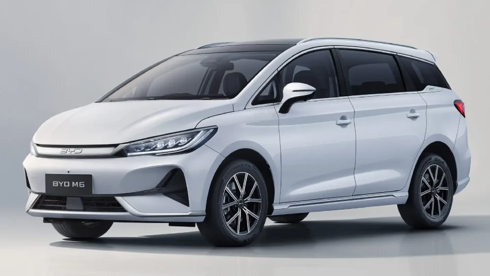 BYD M6 