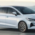 Mobil listrik BYD M6